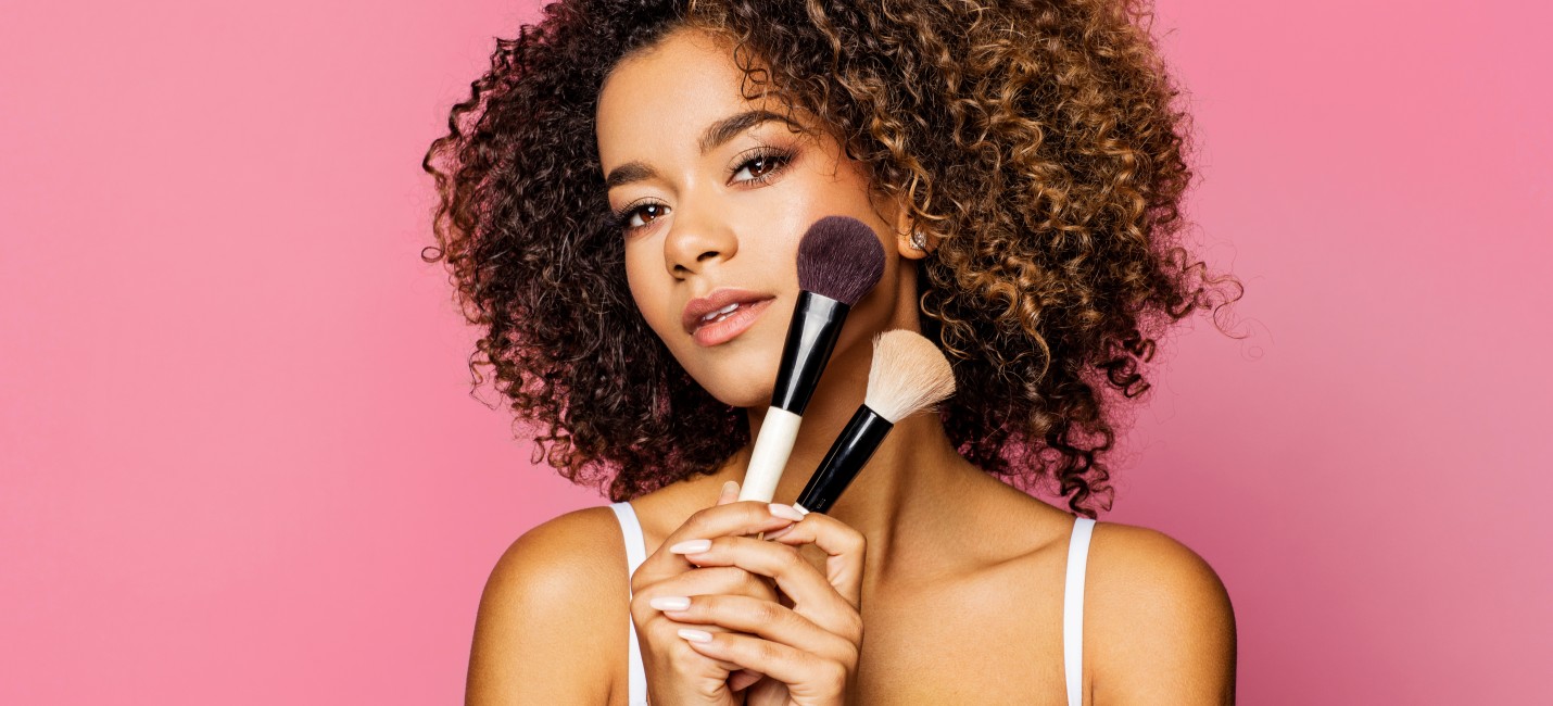 Maquillage qui tient toute la journée : 7 astuces bluffantes