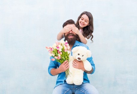 Fête des Pères 2025 : 7 cadeaux originaux à moins de 30€ (que ton papa va adorer)